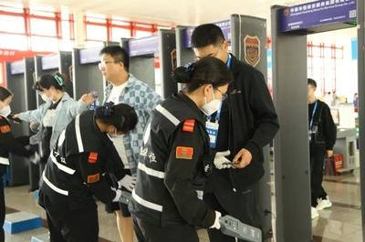 中保華恒保安服務(wù)集團(tuán)圓滿(mǎn)完成“第五屆河南省教育裝備博覽會(huì)”安保安檢工作任務(wù)